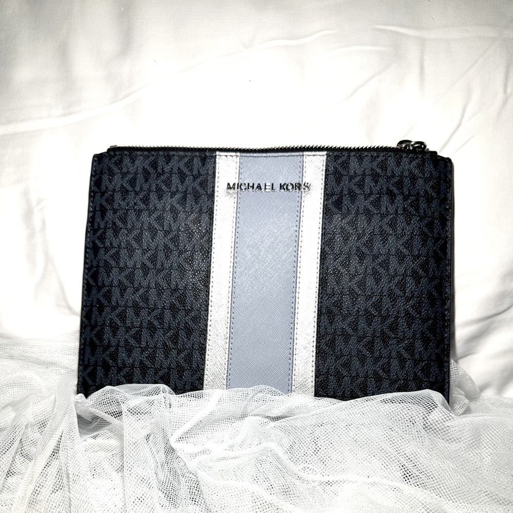 Michael Kors Large wristlet